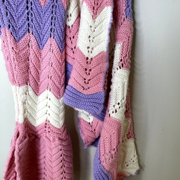 Enid pink and purple mermaid hand knit‎ blanket - Picture 5 of 5